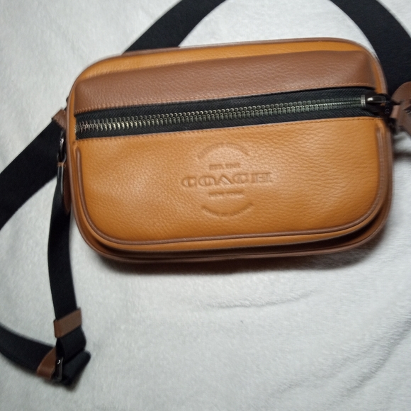 Coach camera bag. Never used in like new condition. - Picture 4 of 4